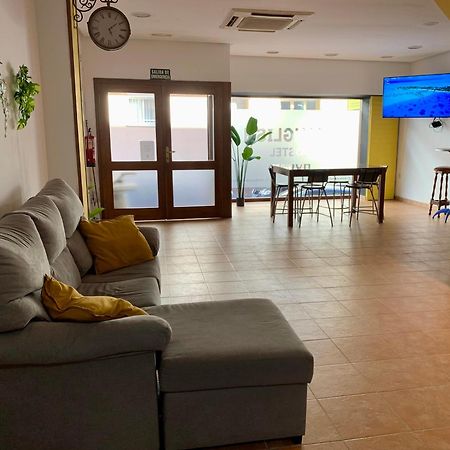 Spanglish Hostel Benidorm Buitenkant foto