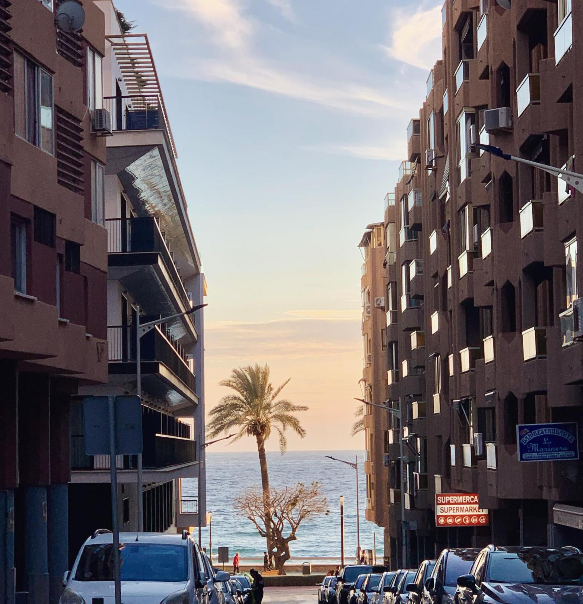 Spanglish Hostel Benidorm Buitenkant foto