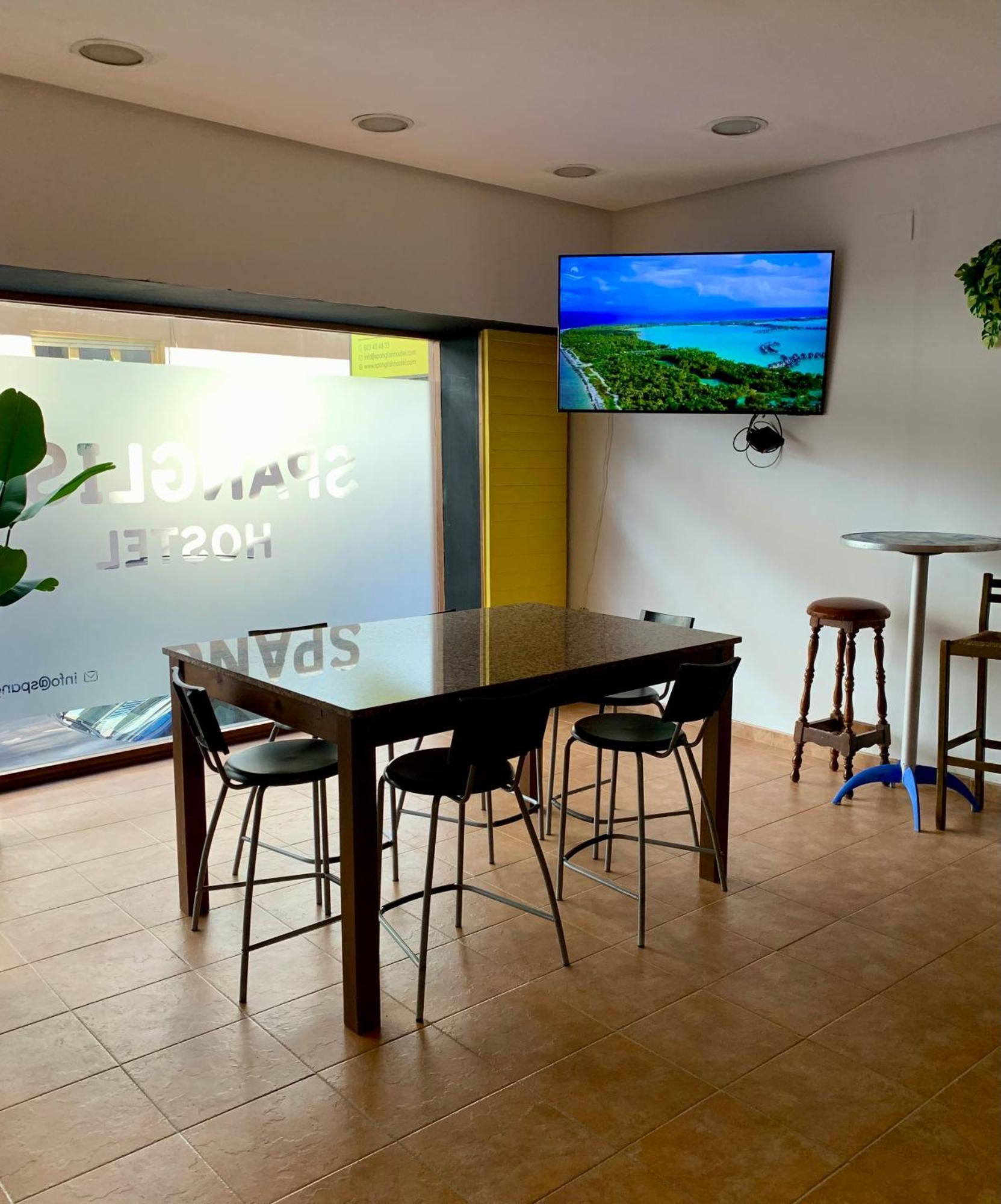 Spanglish Hostel Benidorm Buitenkant foto
